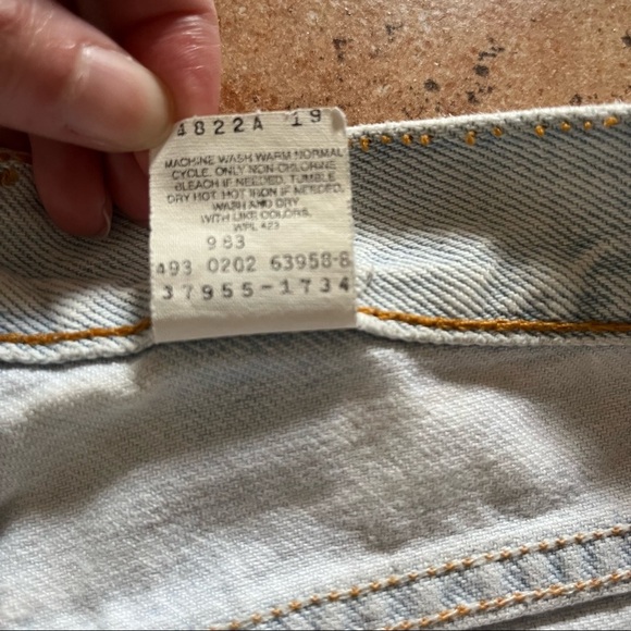 Vintage 565 red tab light wash Levi’s Shorts - Picture 10 of 10